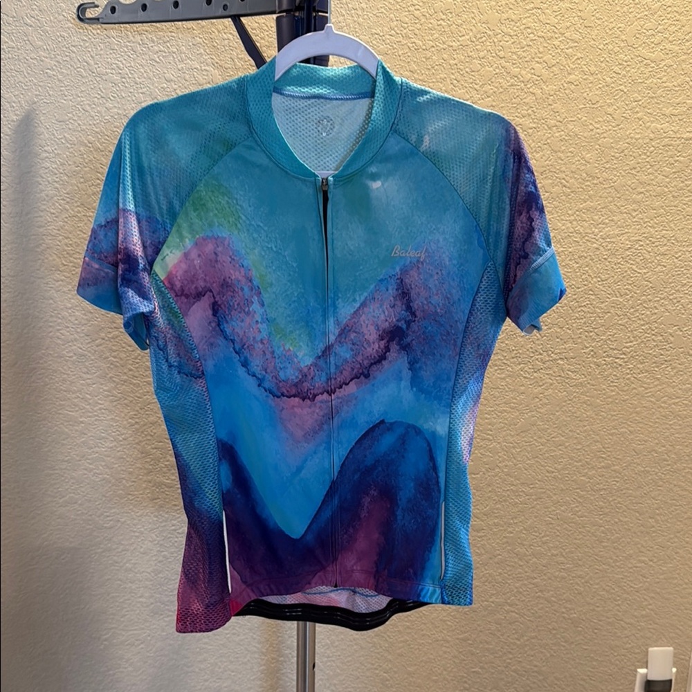 Baleaf Blue and Purple Fitted Graphic Cycling Jersey. Size Medium